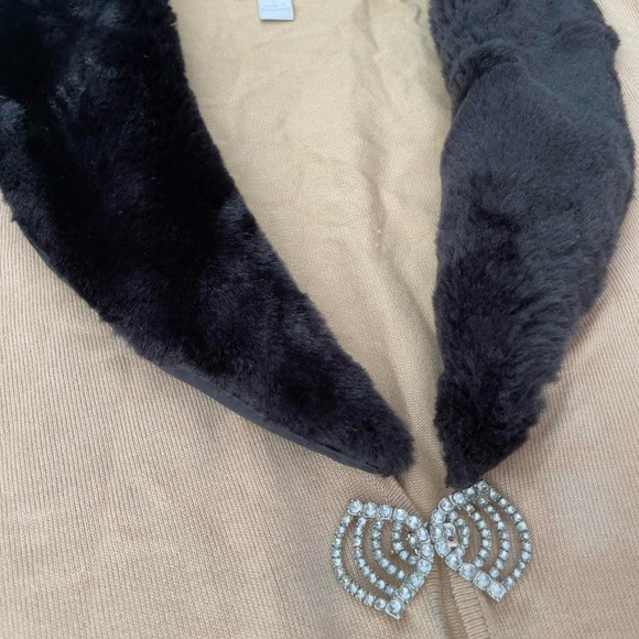 Faux Fur Collar Cardigan‎ Tan Knit Sweater Rhinestone Clasp Buckle Closure Bow L - Picture 7 of 8